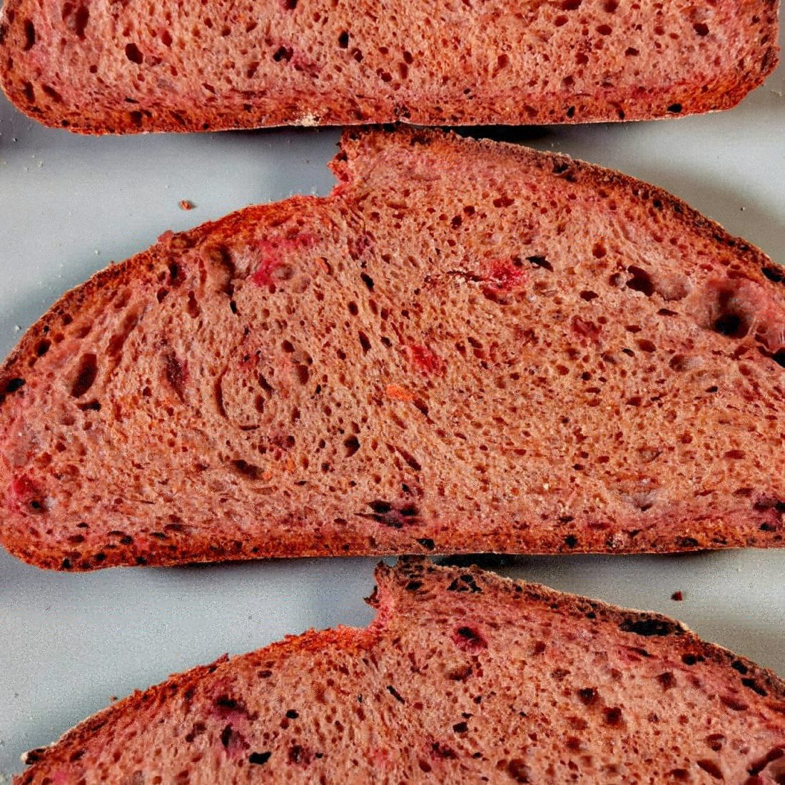 Fruchtiges Rote Bete-Brot mit Rotkornweizen - www.brooot.de