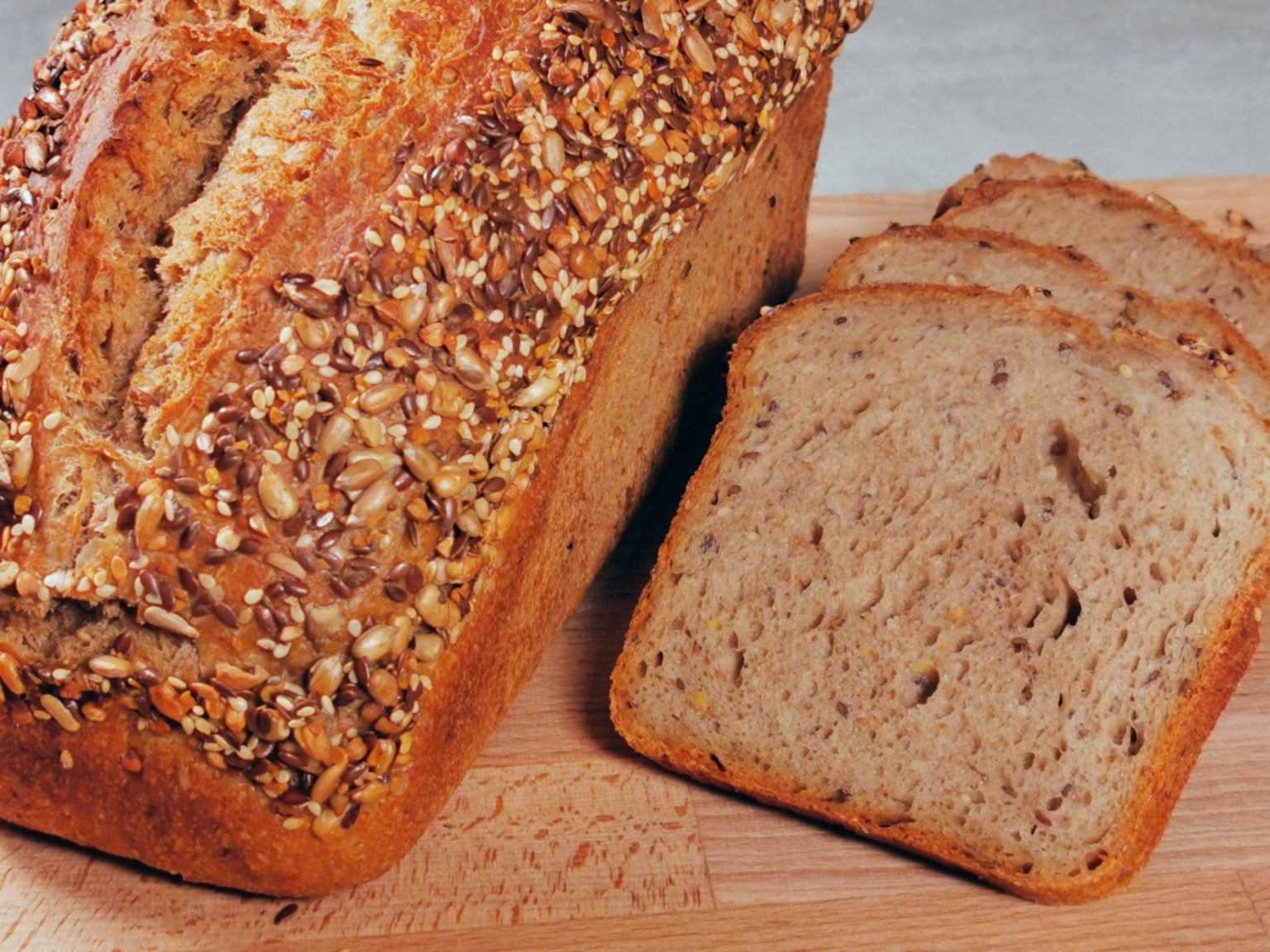 Rezept für ein Saaten Mehrkorn-Mischbrot im Kasten