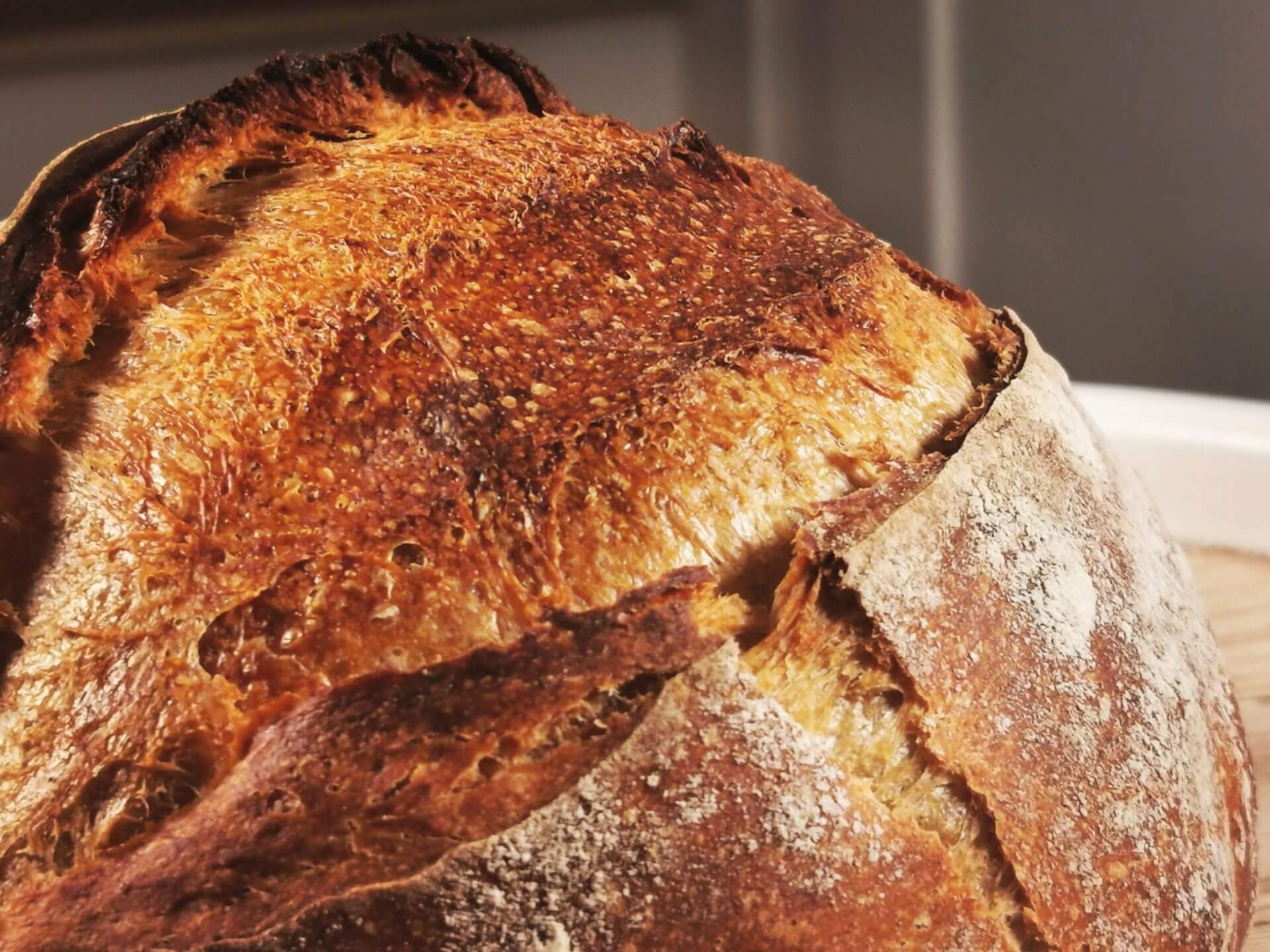 Schnelles und einfaches Weizenbrot mit Übernachtgare