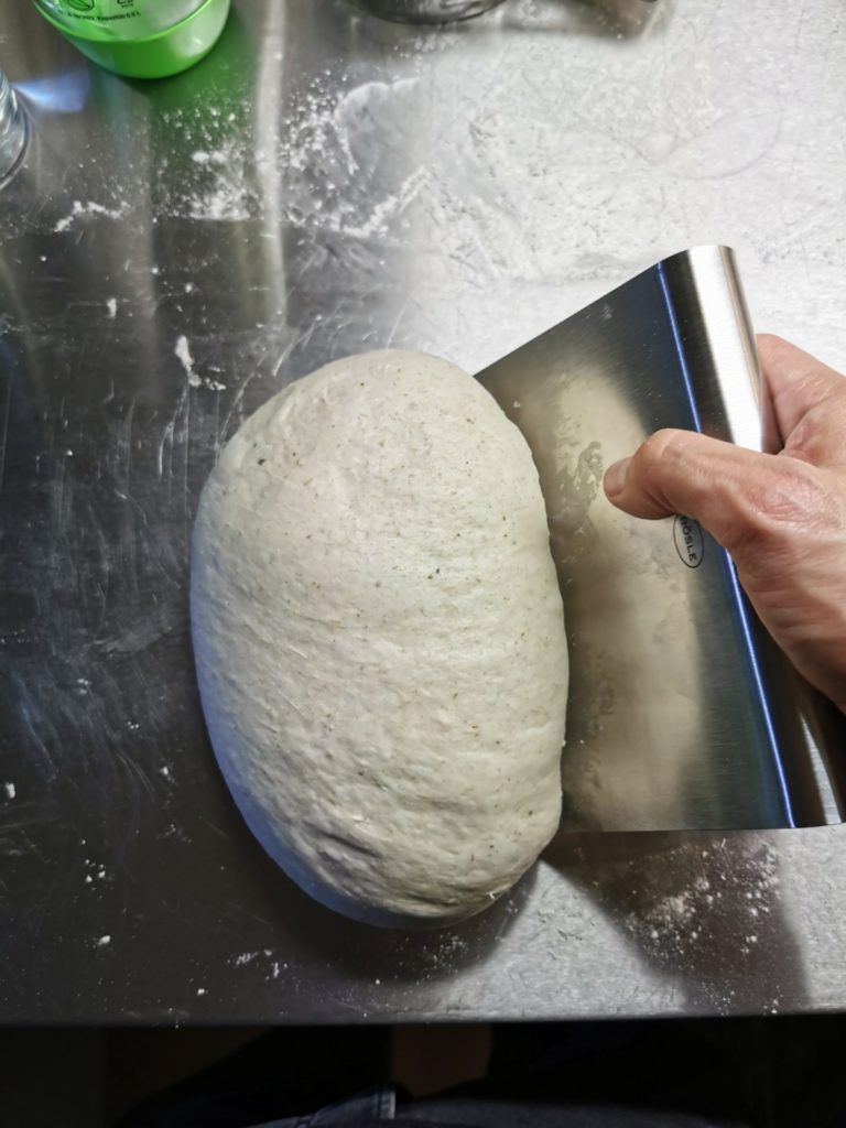 Schnelles und einfaches Weizenbrot mit Übernachtgare