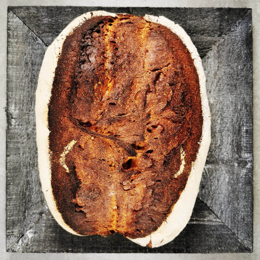 Dunkles Dinkel-Malzbier-Brot Fendu-Style - www.brooot.de