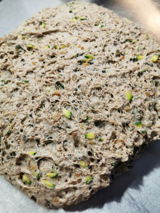 Rezept für mein Vollkorn-Zucchini-Kastenbrot - www.brooot.de