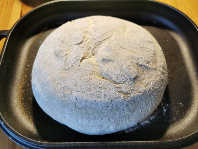 Einfaches Lievito Madre Brot mit der Challenger Breadpan - www.brooot.de