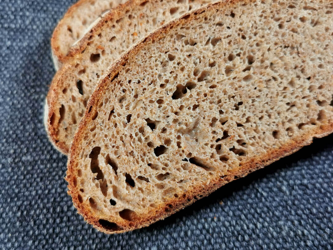 Mein Rezept für ein Mischbrot mit 75% Vollkorn - www.brooot.de Mein Rezept für ein Mischbrot mit 75% Vollkorn - www.brooot.de