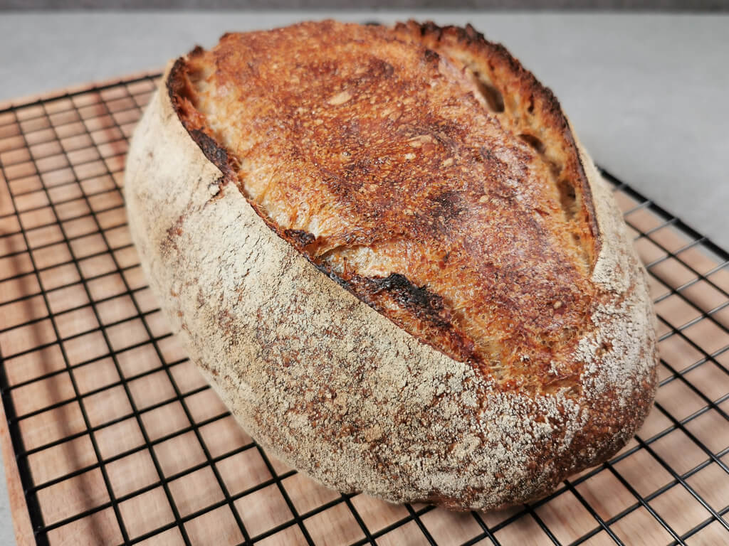 Mein Easy Peasy Sauerteigbrot [Rezept für Hobbybäcker]