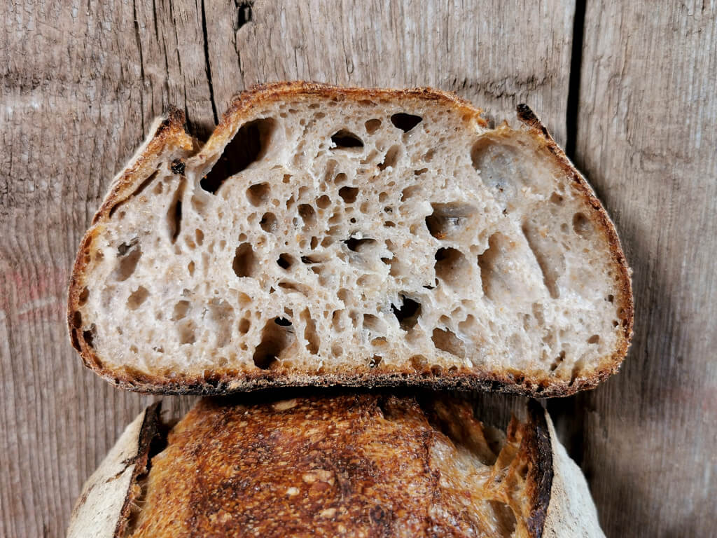 Mein Easy Peasy Sauerteigbrot [Rezept für Hobbybäcker]