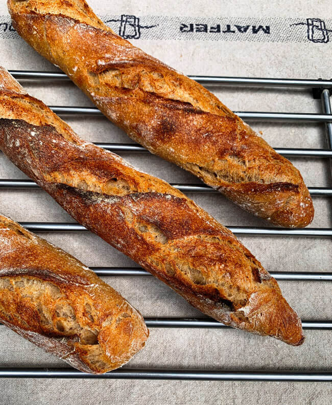 Sauerteig-Baguette selber backen [Rezept für zu Hause]