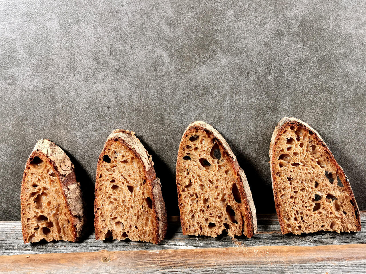 Dunkles Brot mit Schwarzbier [Rezept für Heimbäcker]