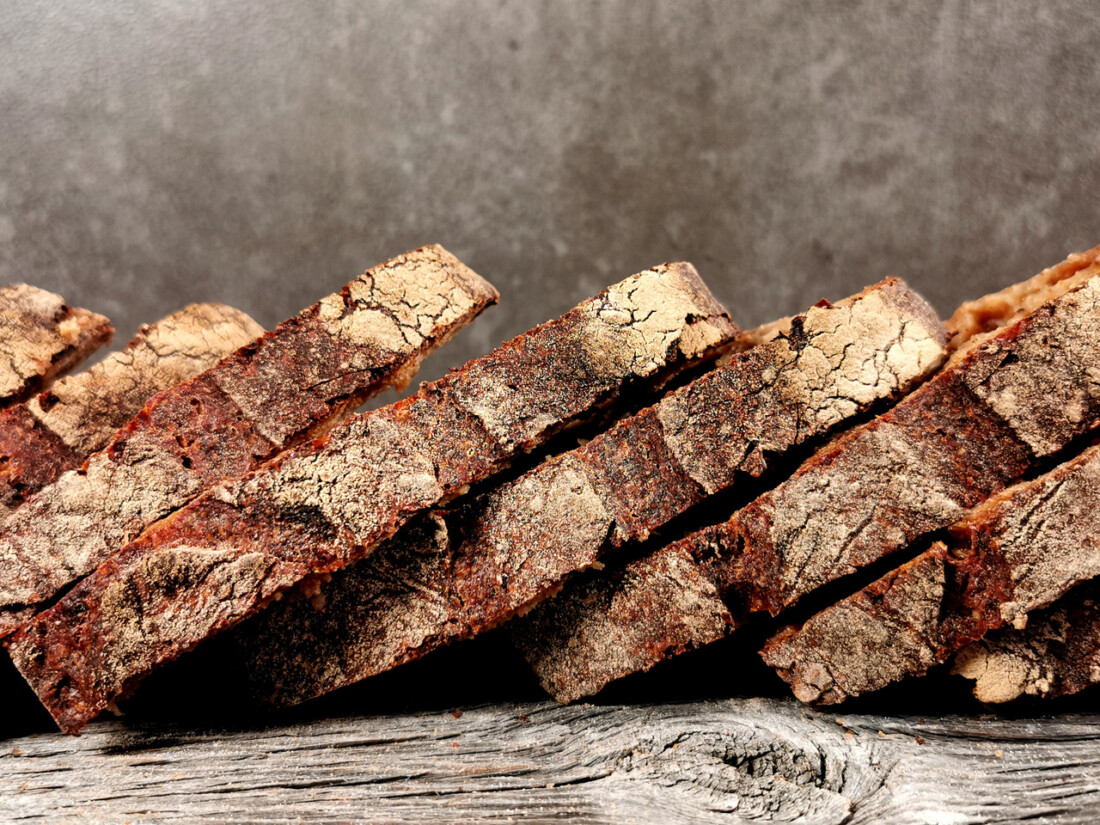 Dunkles Brot mit Schwarzbier [Rezept für Heimbäcker]