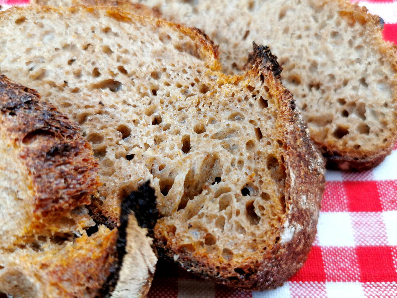 100% Vollkorn Sauerteig-Mischbrot [Einfaches Rezept]