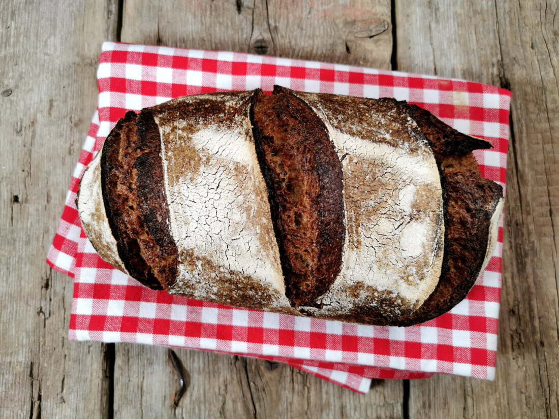100% Vollkorn Sauerteig-Mischbrot [Einfaches Rezept]