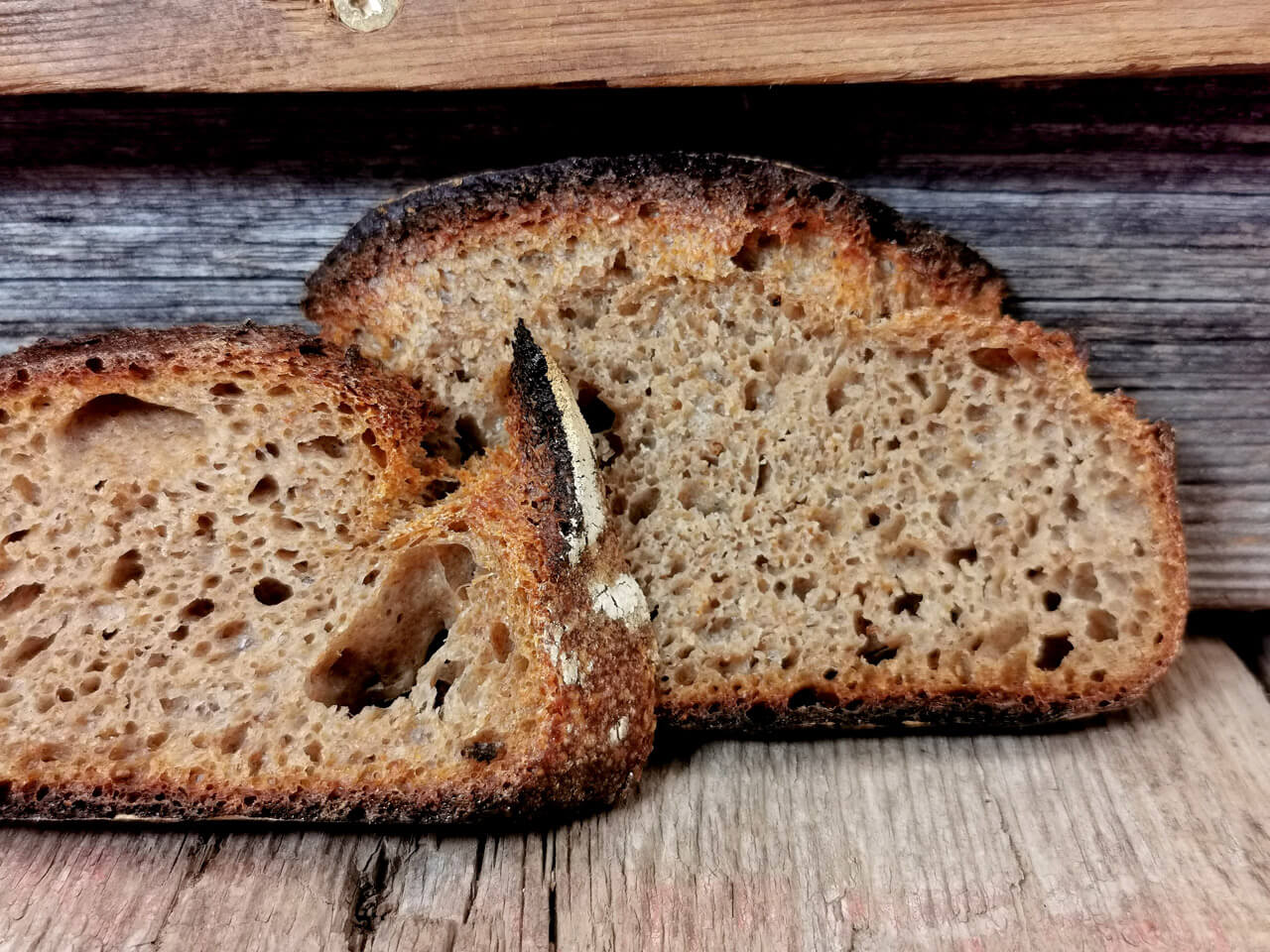 100% Vollkorn Sauerteig-Mischbrot [Einfaches Rezept]