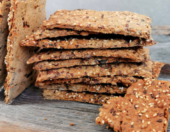 Vollkorn-Knäckebrot selber machen - mipano