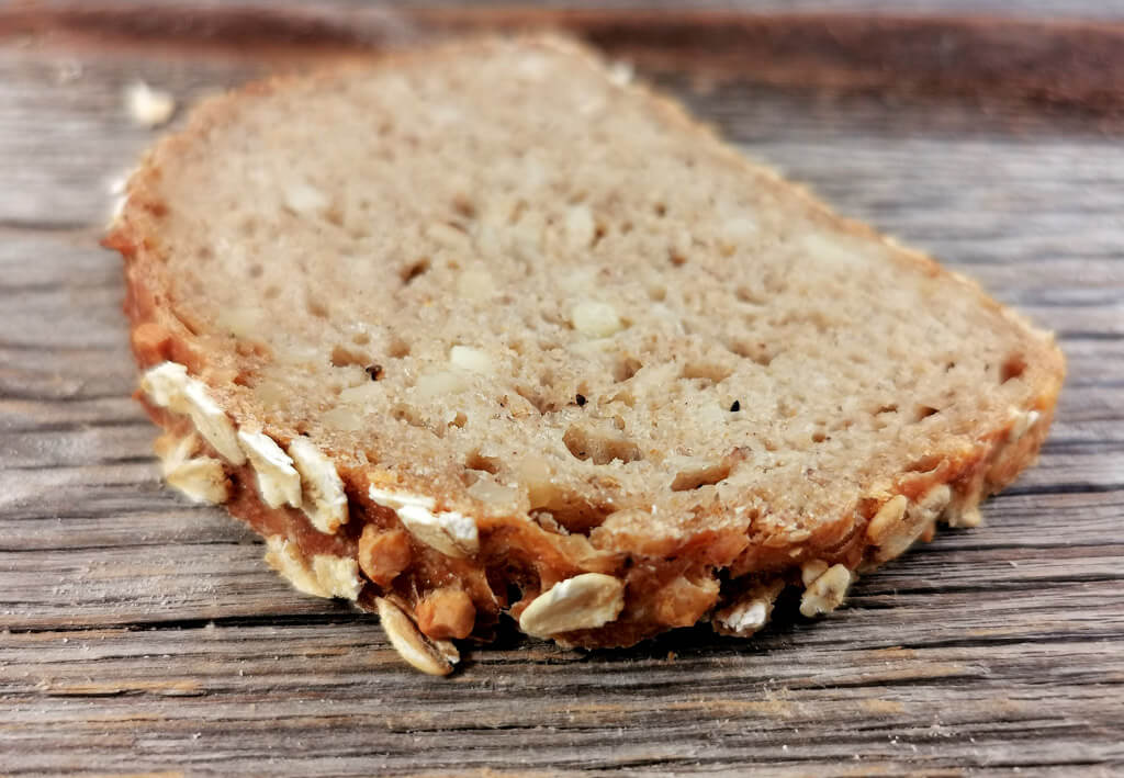 Haferbrot mit Mandeln und Dinkel Gesund &amp; lecker!