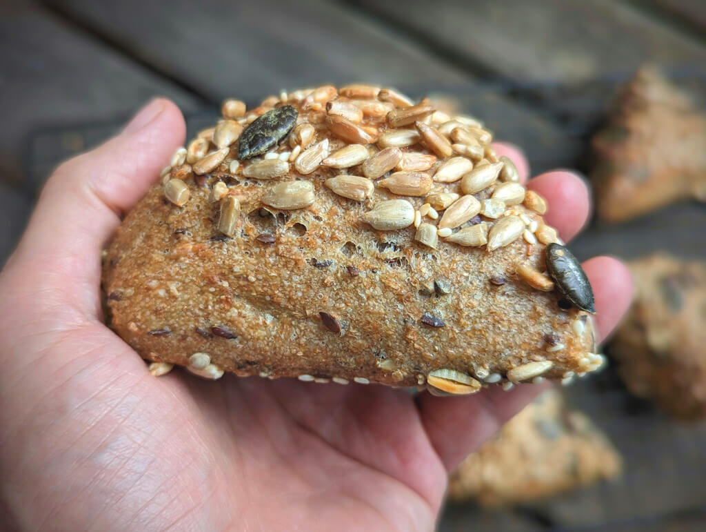 Körnerbrötchen Besser als vom Bäcker! Körnerbrötchen Besser als vom Bäcker!