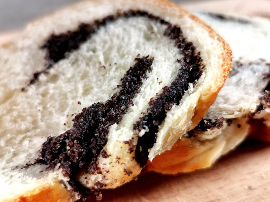 Shokupan Milchbrot mit Mohnfüllung Super fluffig und lecker!