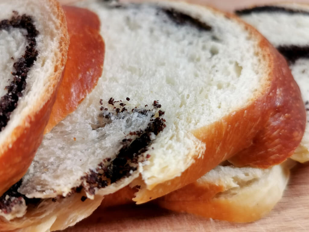 Shokupan Milchbrot mit Mohnfüllung Super fluffig und lecker!