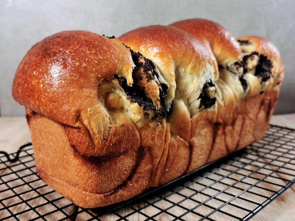 Shokupan Milchbrot mit Mohnfüllung Super fluffig und lecker!