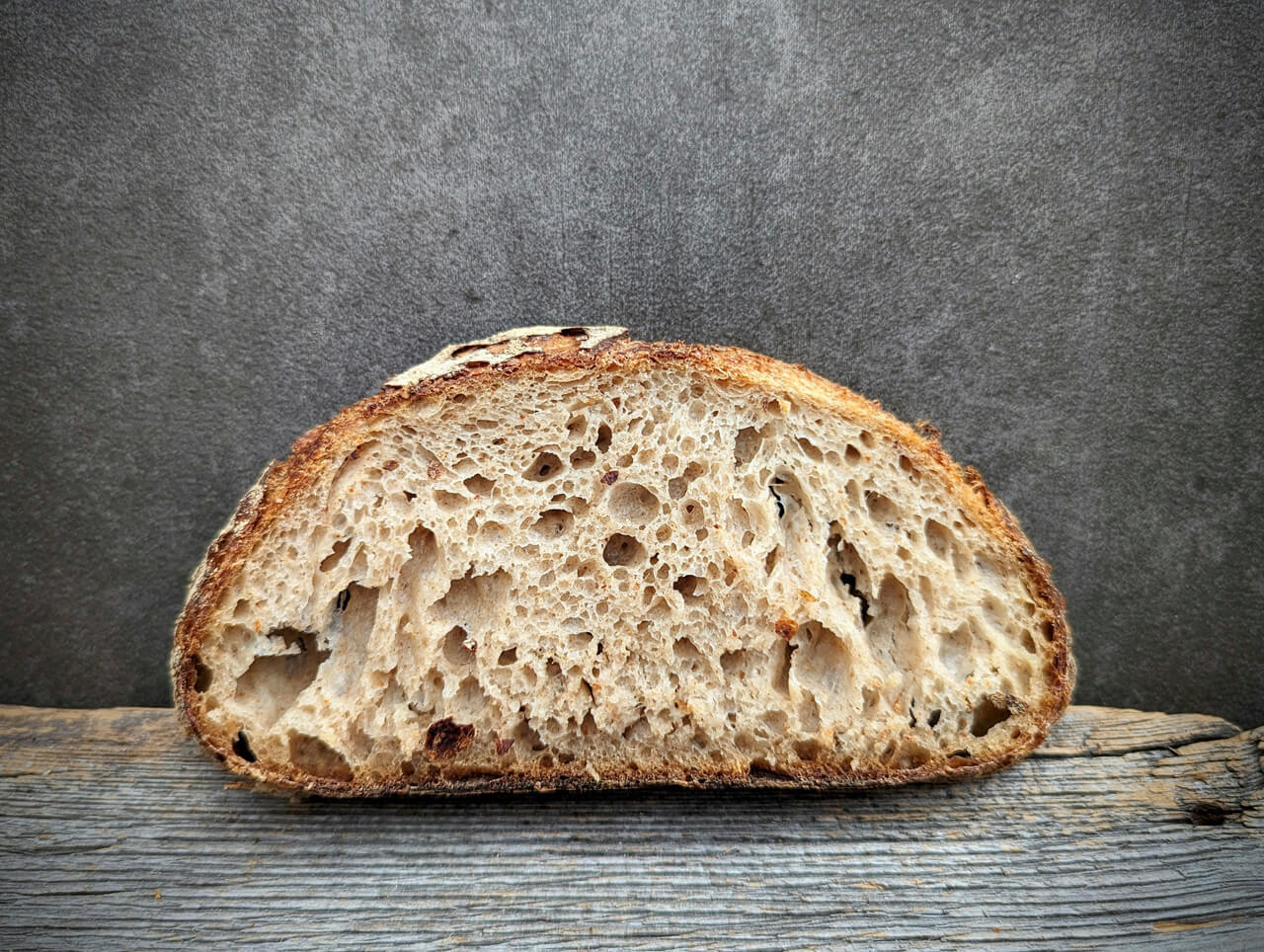 Geroggtes Weizenbrot mit 10% Altbrot Knusprig und soft!