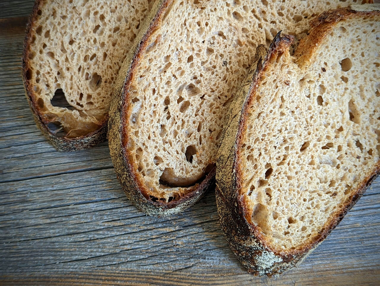 Die Säure im Sauerteigbrot steuern: Von mild bis sehr sauer