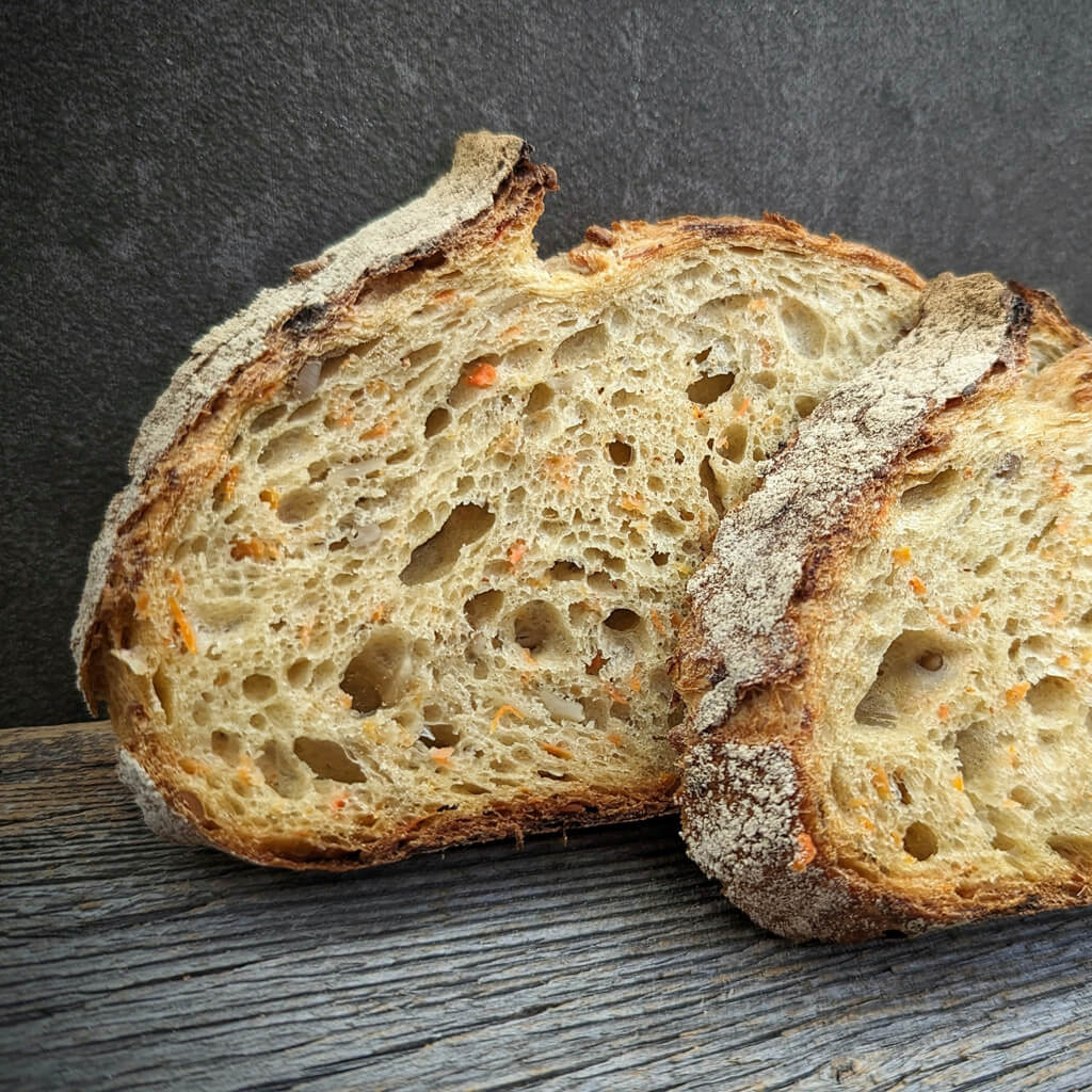 Karotten-Mischbrot mit Sonnenblumenkernen Super lecker! Karotten-Mischbrot mit Sonnenblumenkernen Super lecker!
