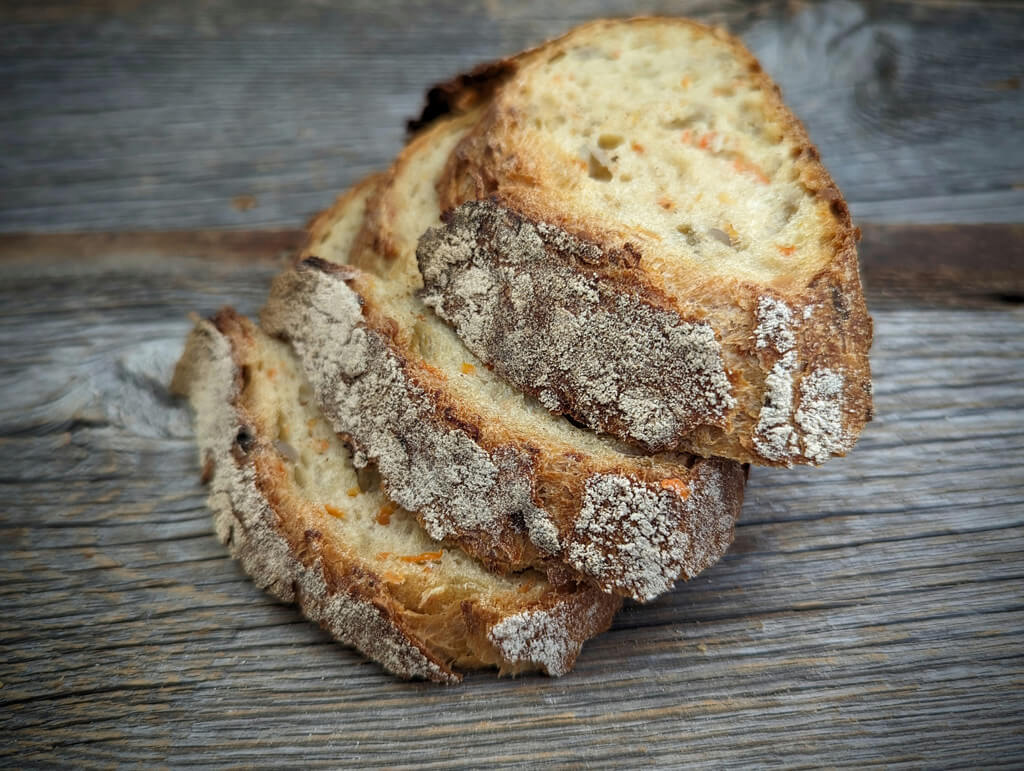 Karotten-Mischbrot mit Sonnenblumenkernen Super lecker! Karotten-Mischbrot mit Sonnenblumenkernen Super lecker!