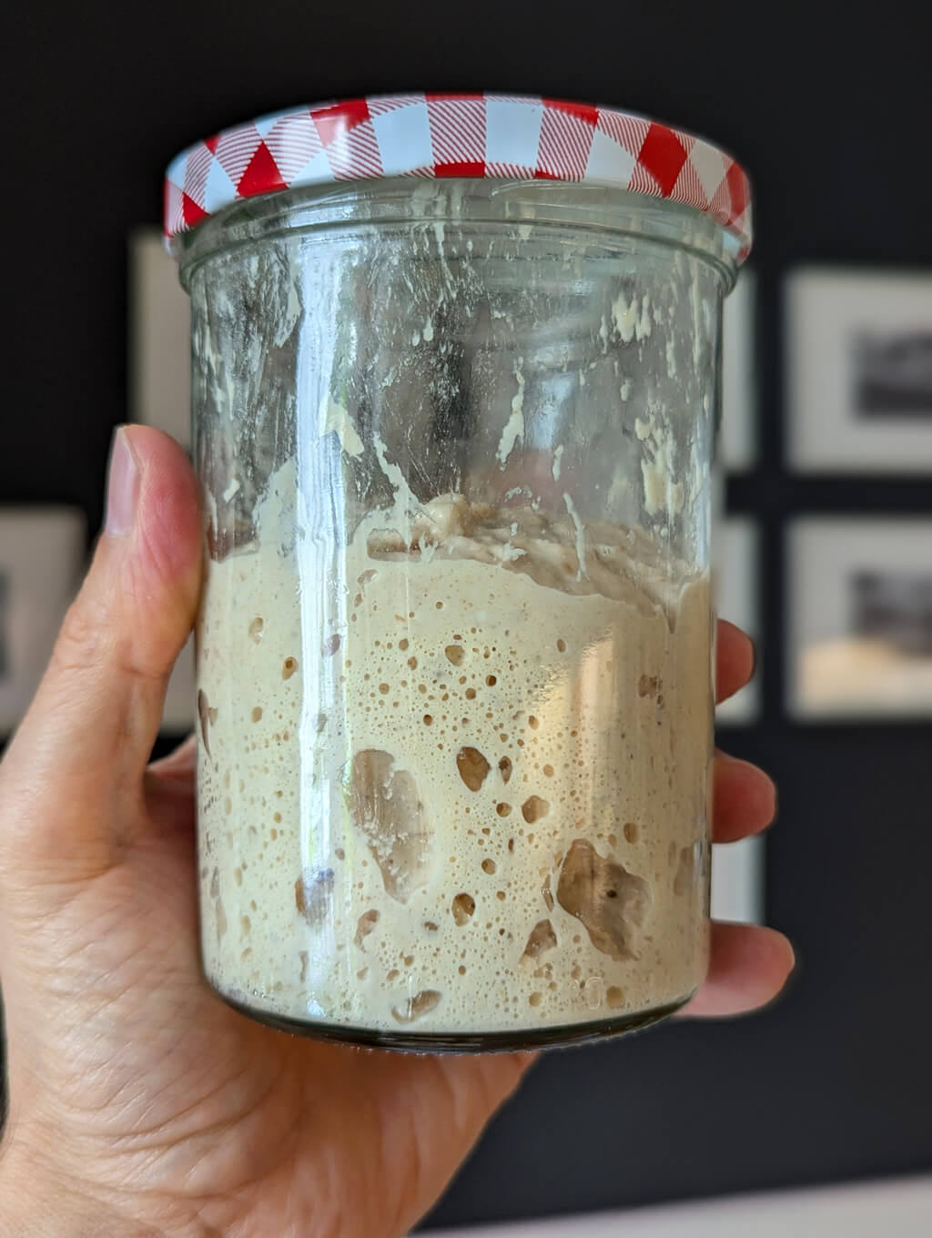Die Säure im Sauerteigbrot steuern: Von mild bis sehr sauer