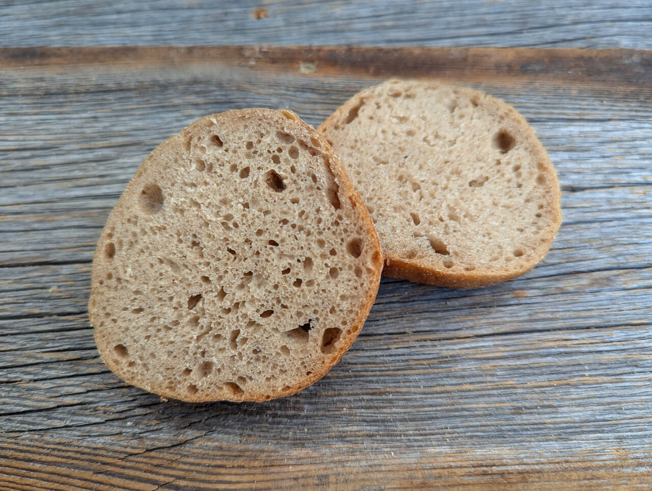 Rustikale Bauernbrötchen Rezept zum selber backen