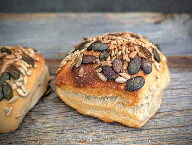 Rezeptbild: No Knead Körnerbrötchen