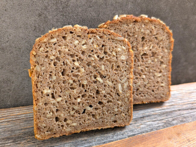 Rezeptbild: Roggenbrot mit Sonnenblumenkernen im Kasten
